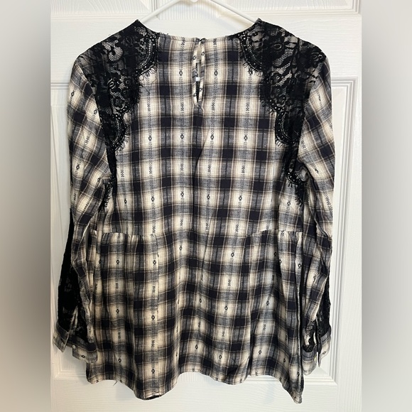 Zara blouse with lace details - Picture 2 of 2